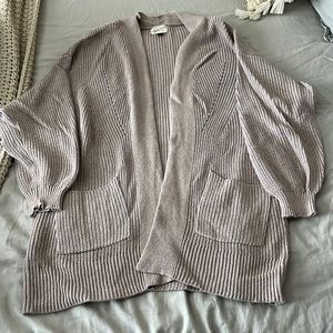🚚 Gray Cardigan